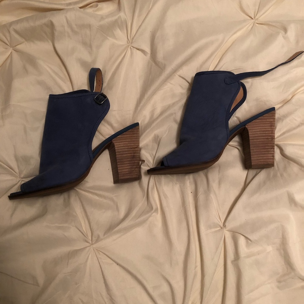 Lucky Brand blue sandals